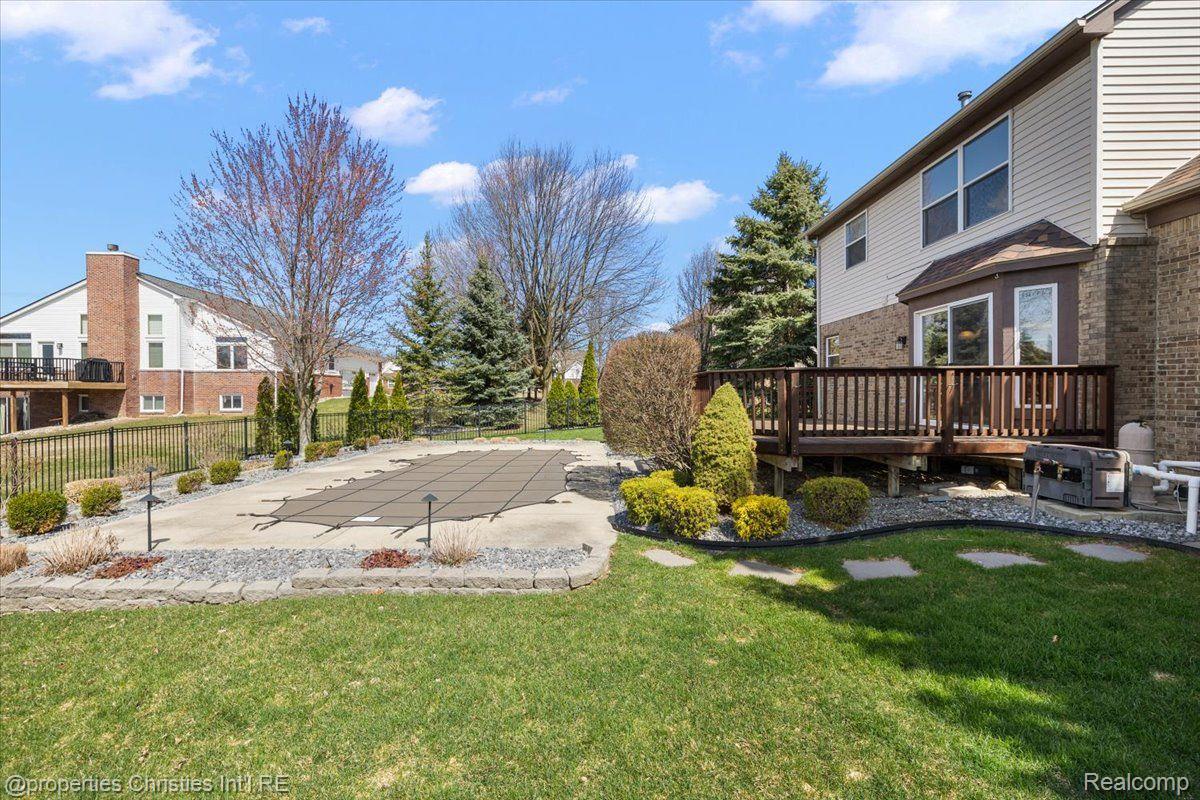 5804 STONE HILL