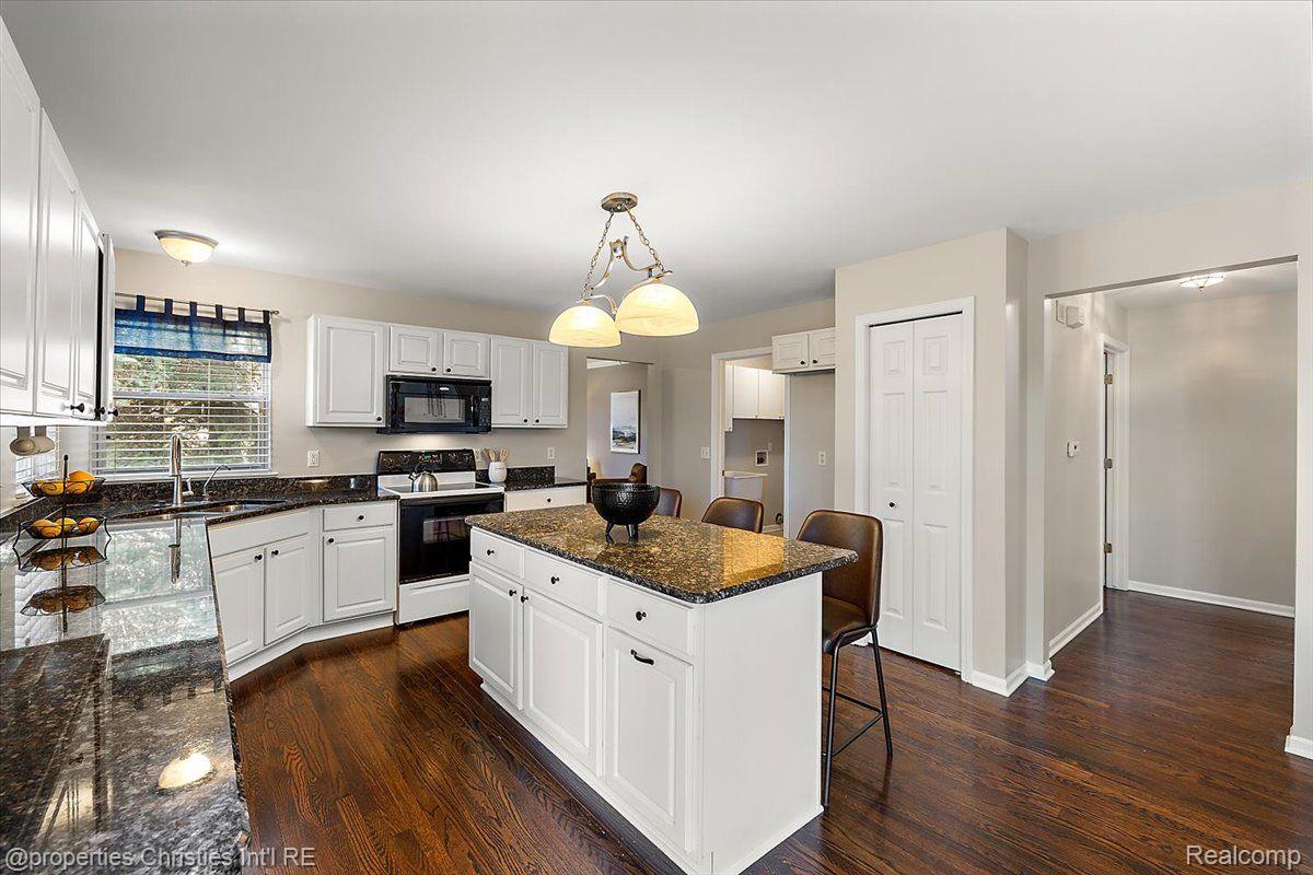 5804 STONE HILL