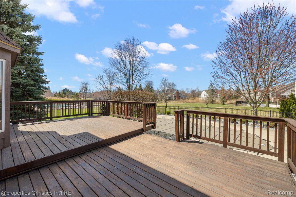 5804 STONE HILL