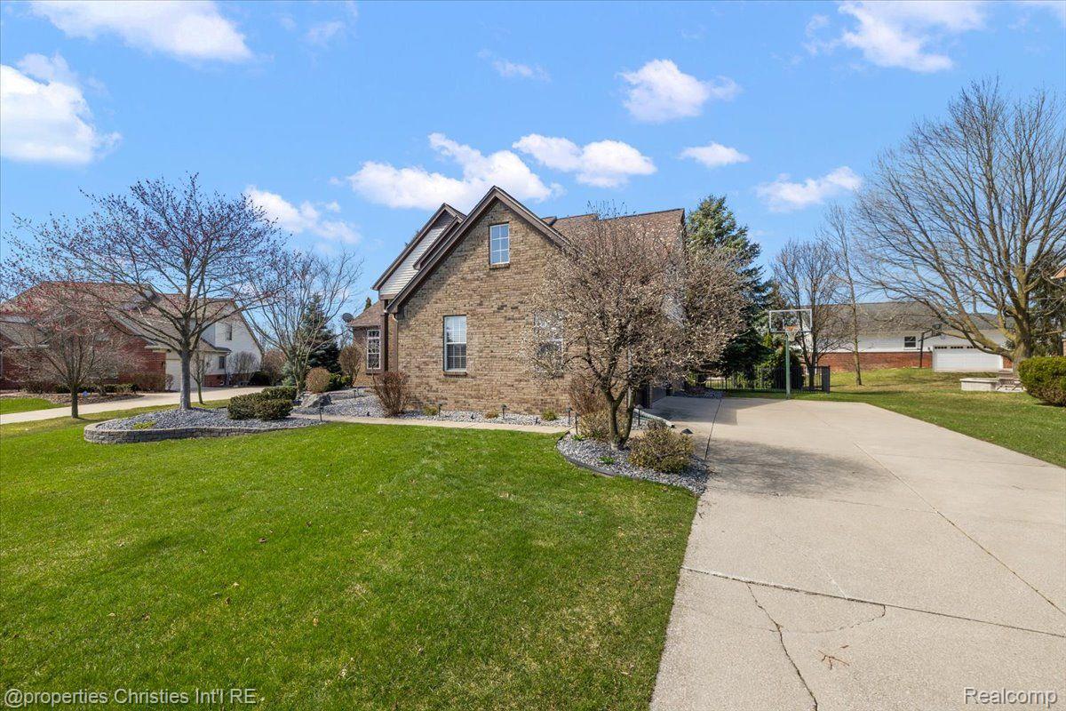 5804 STONE HILL