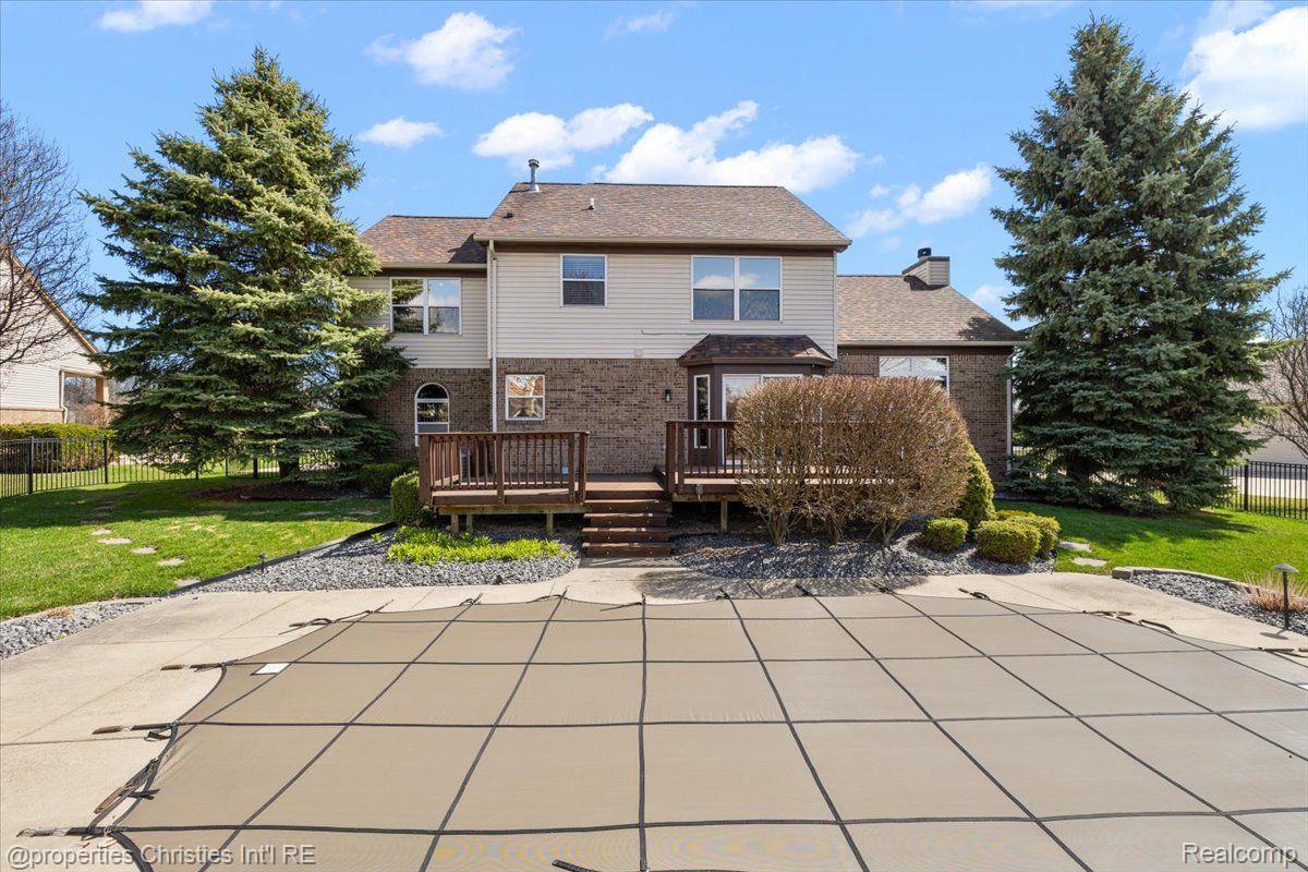 5804 STONE HILL