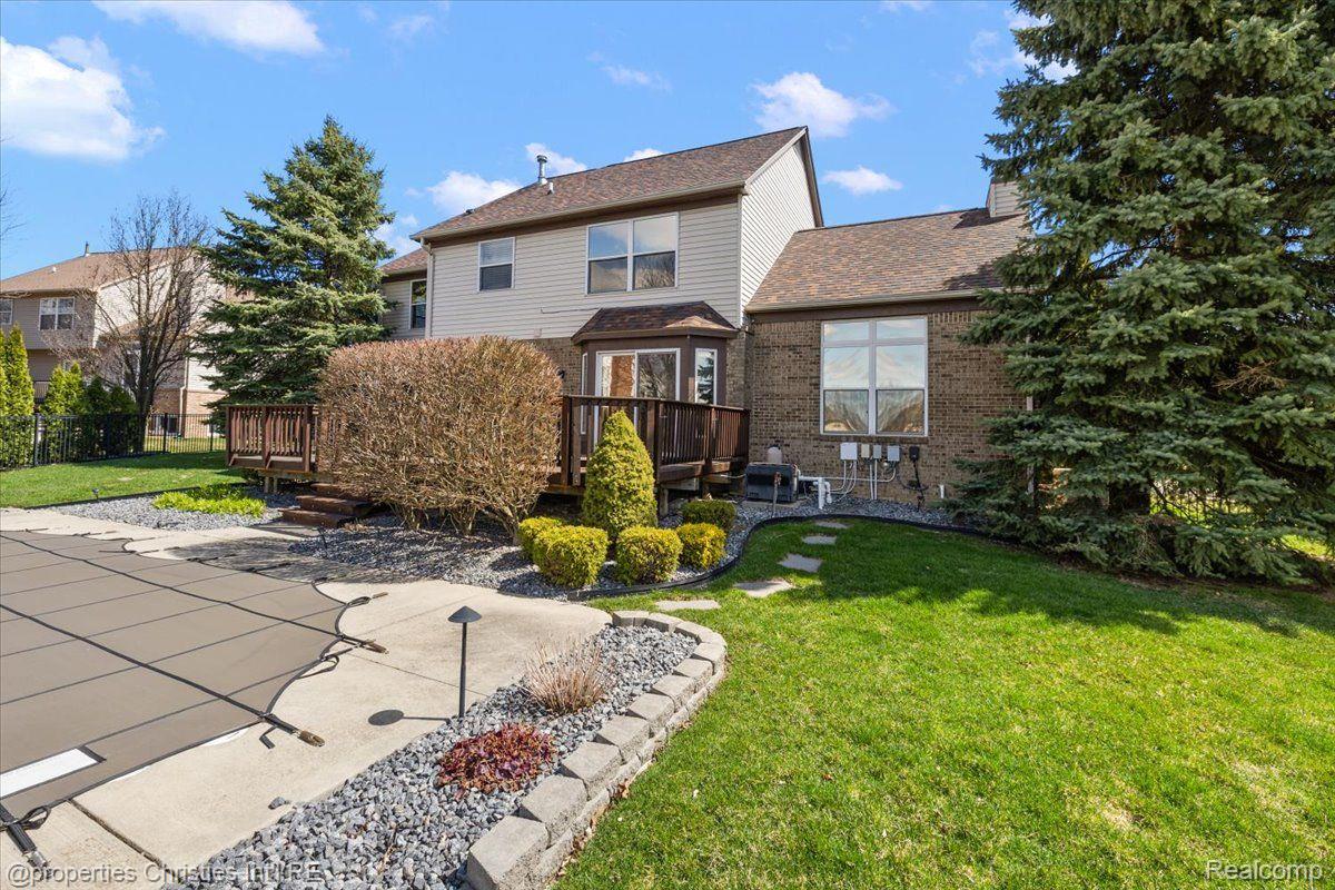 5804 STONE HILL