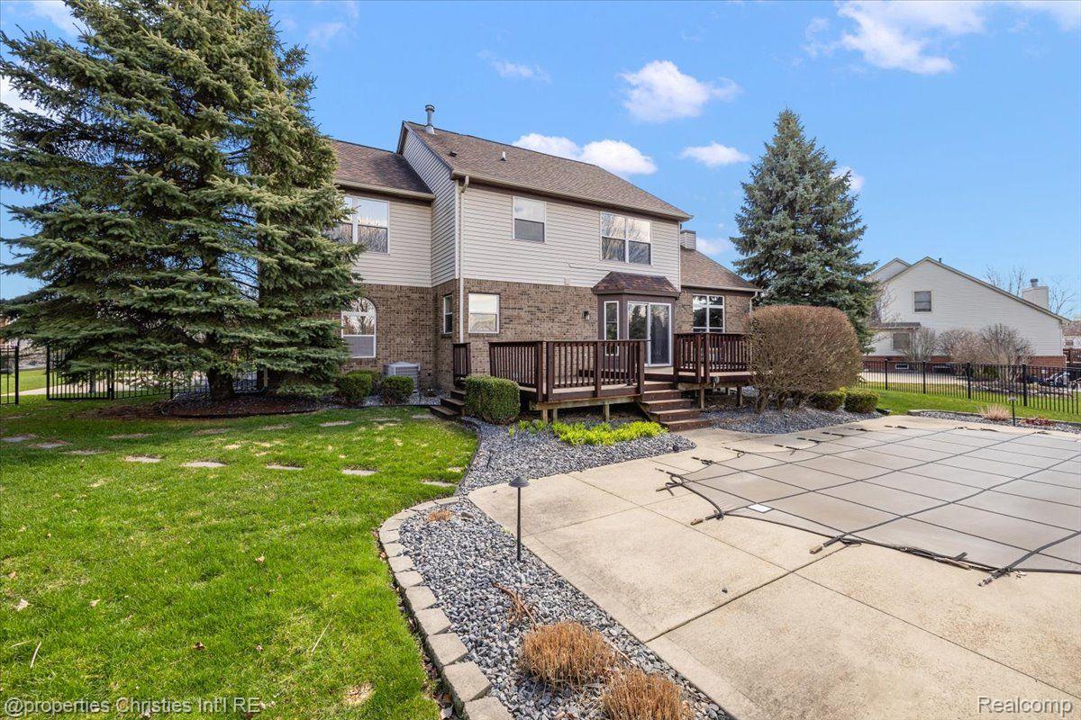 5804 STONE HILL