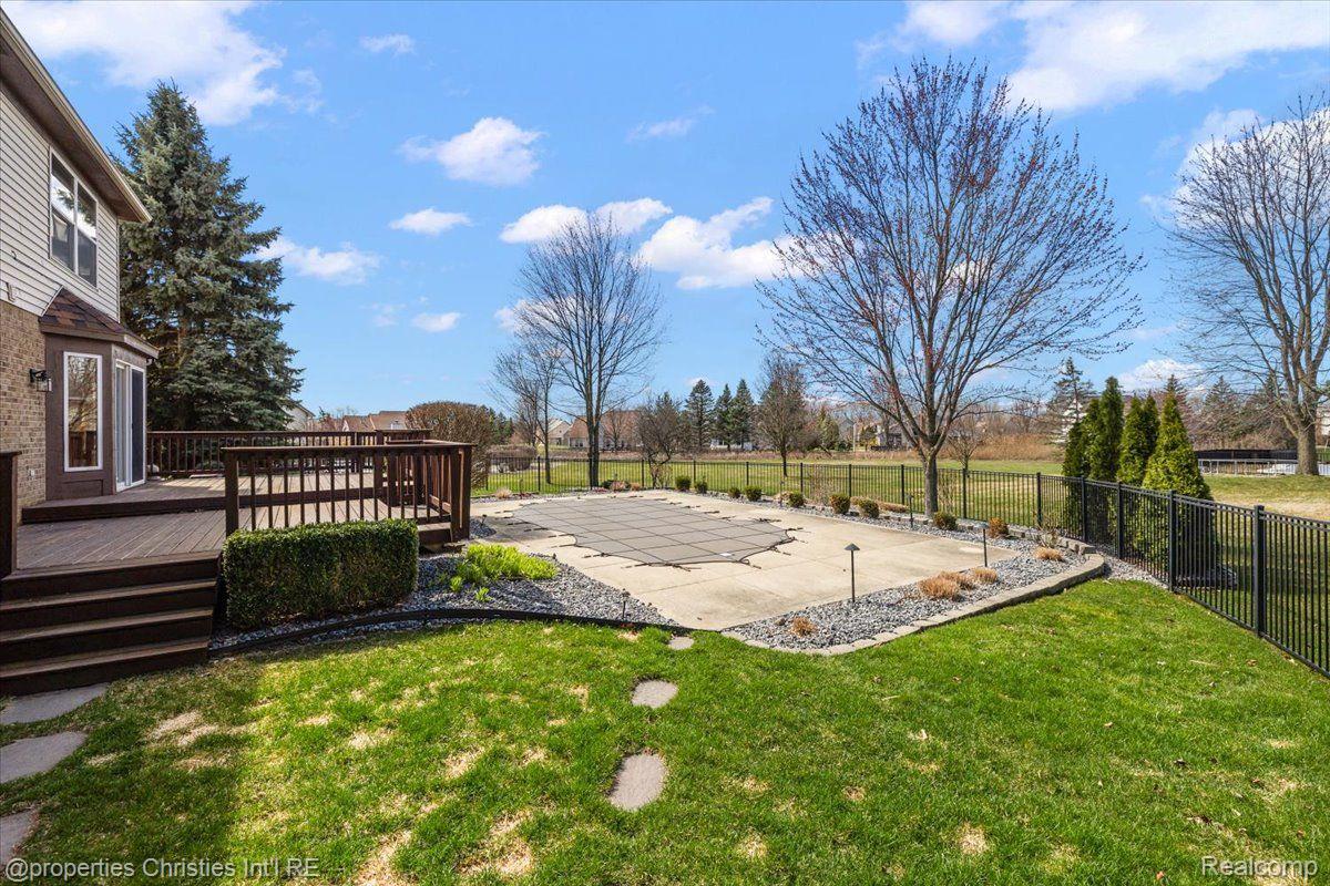 5804 STONE HILL
