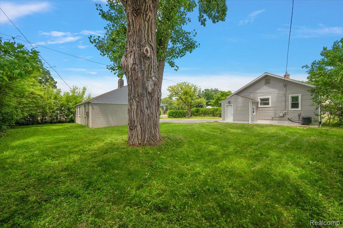233 W 11 Mile Road
