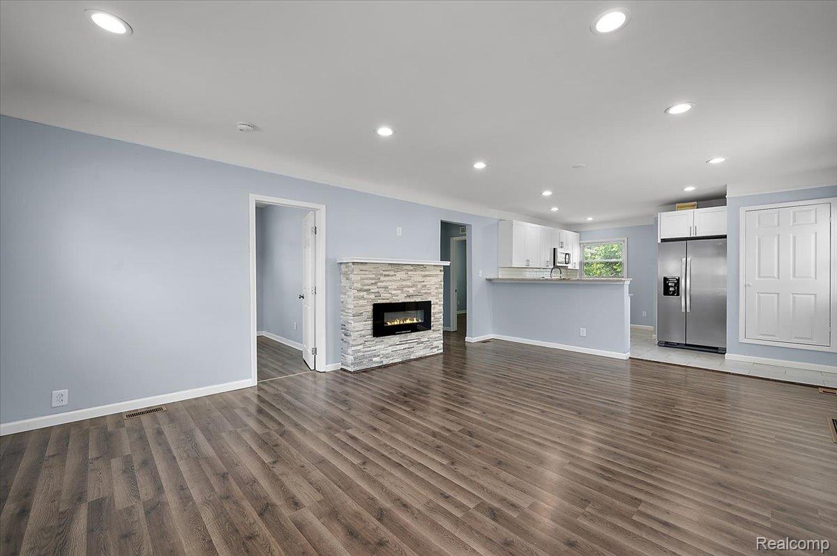 233 W 11 Mile Road