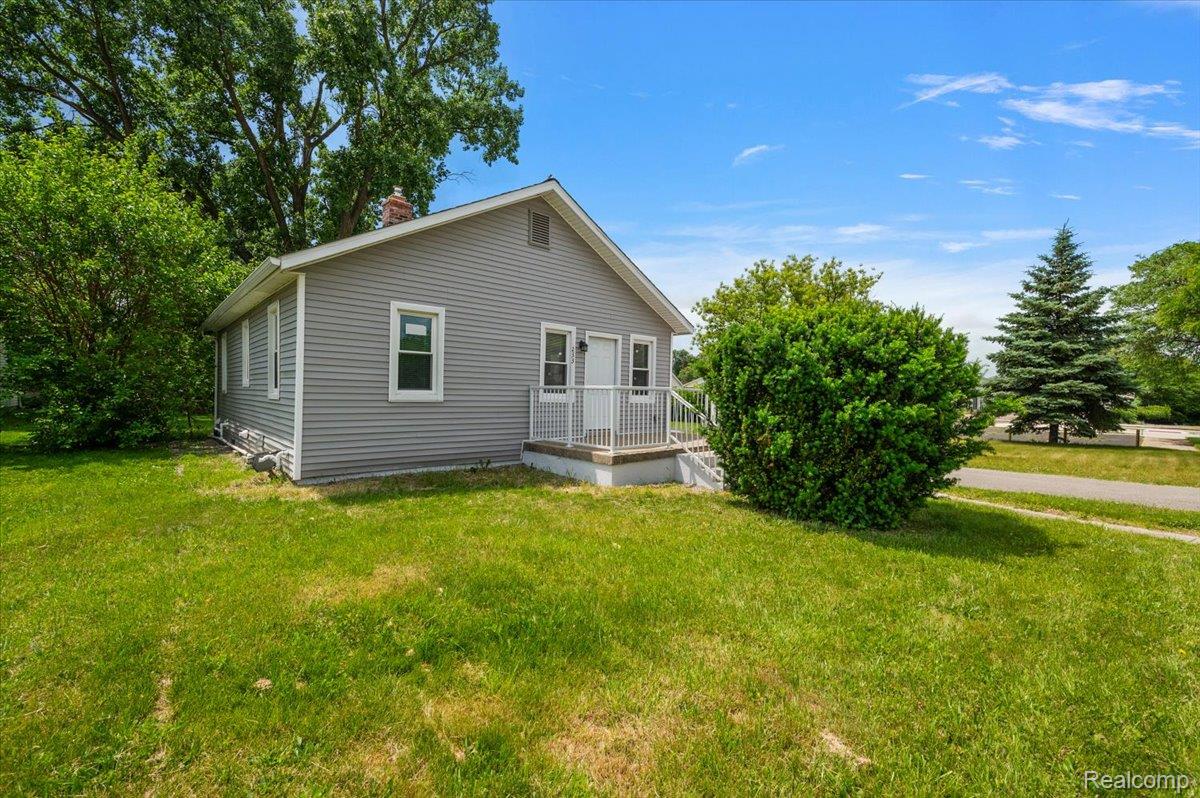 233 W 11 Mile Road