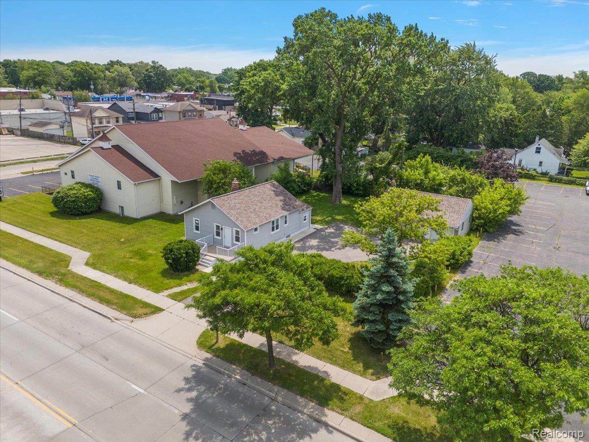 233 W 11 Mile Road