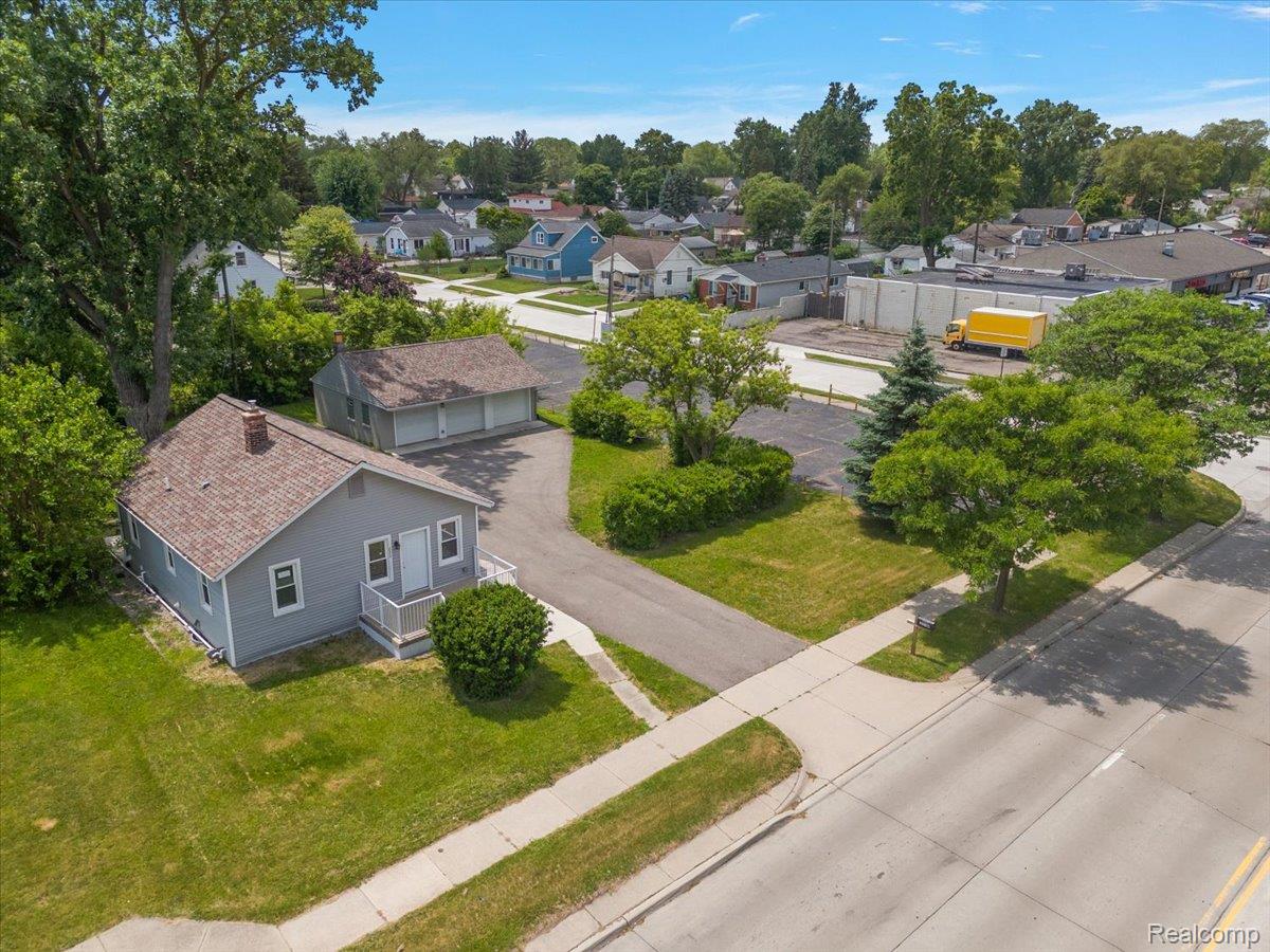 233 W 11 Mile Road