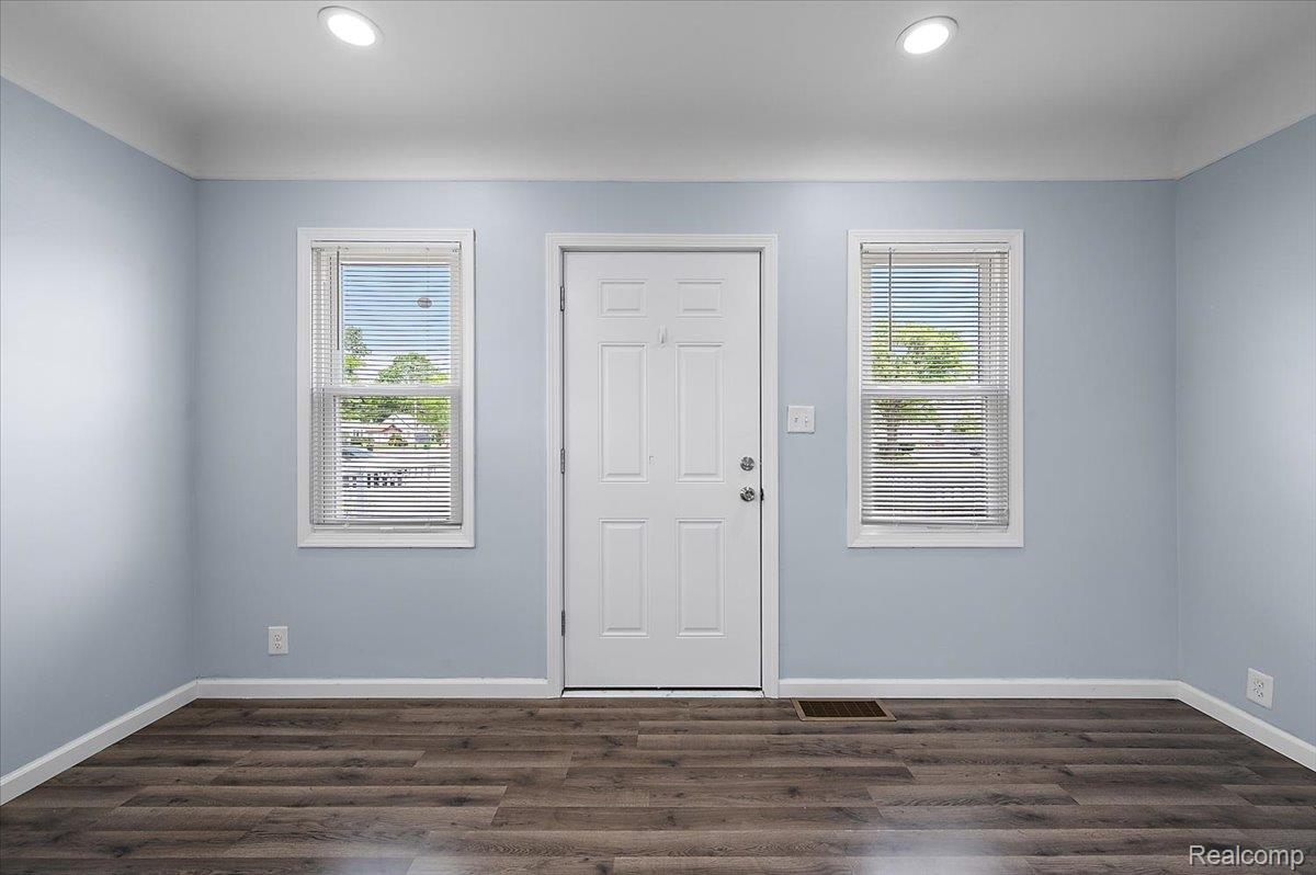233 W 11 Mile Road