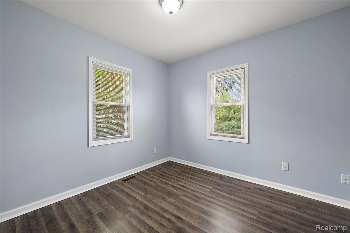 233 W 11 Mile Road