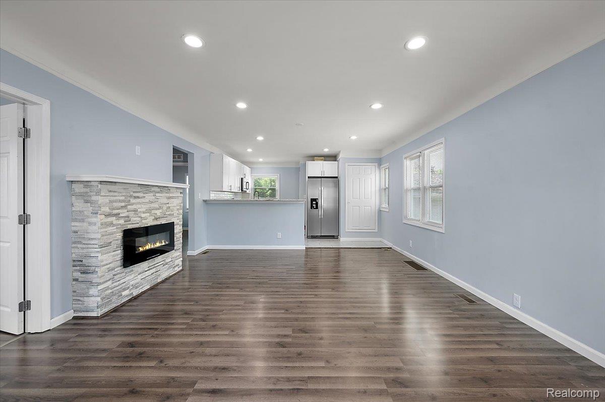 233 W 11 Mile Road