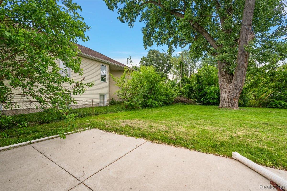 233 W 11 Mile Road