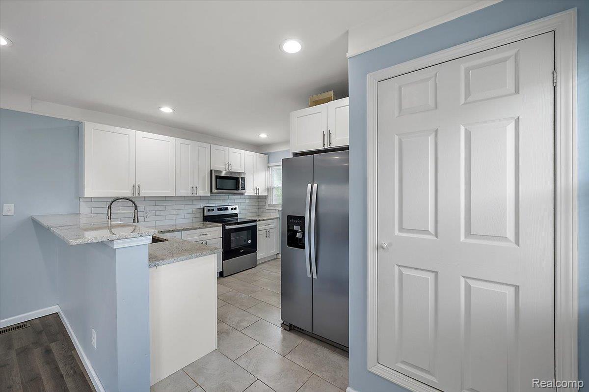 233 W 11 Mile Road