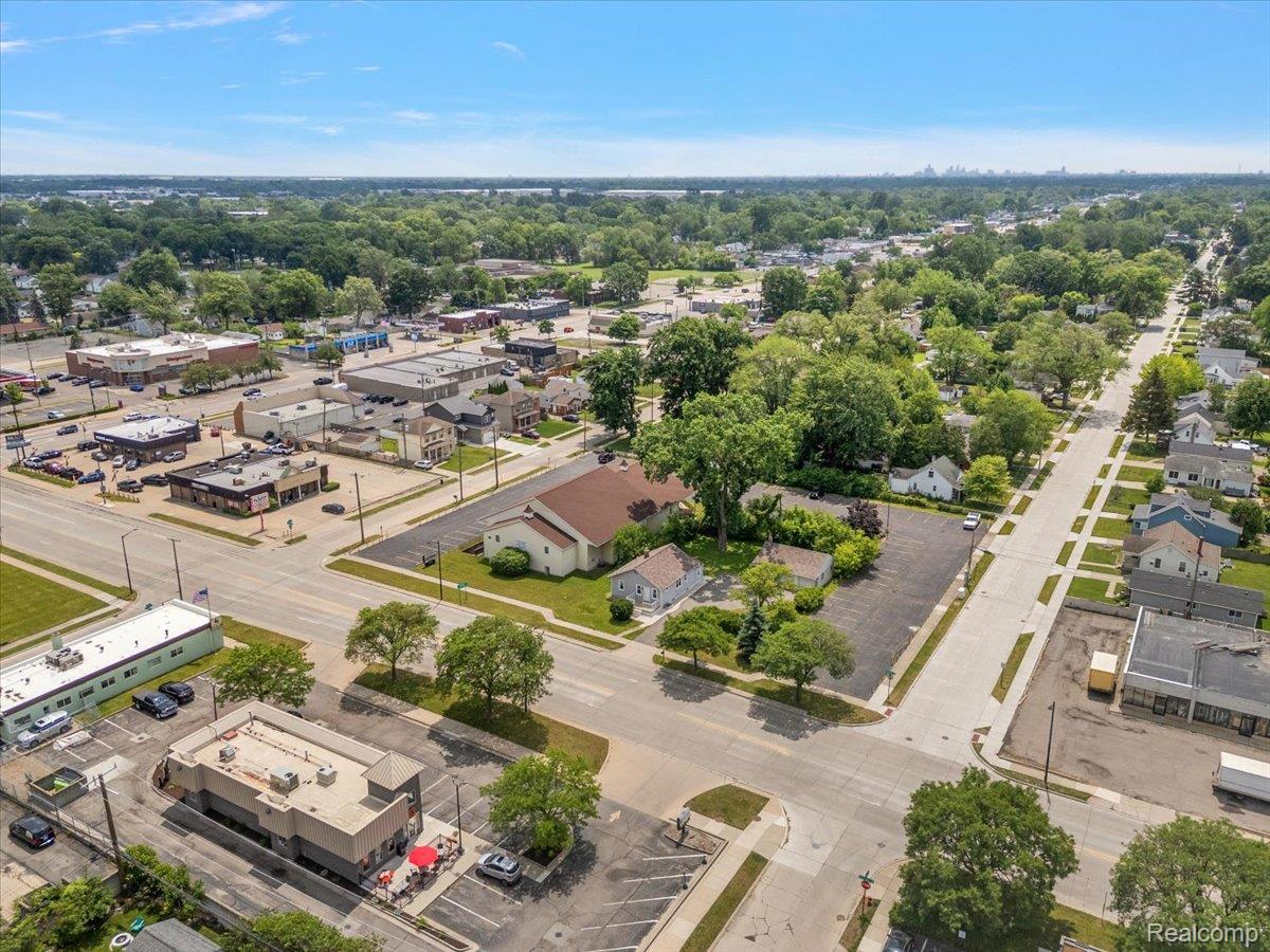233 W 11 Mile Road