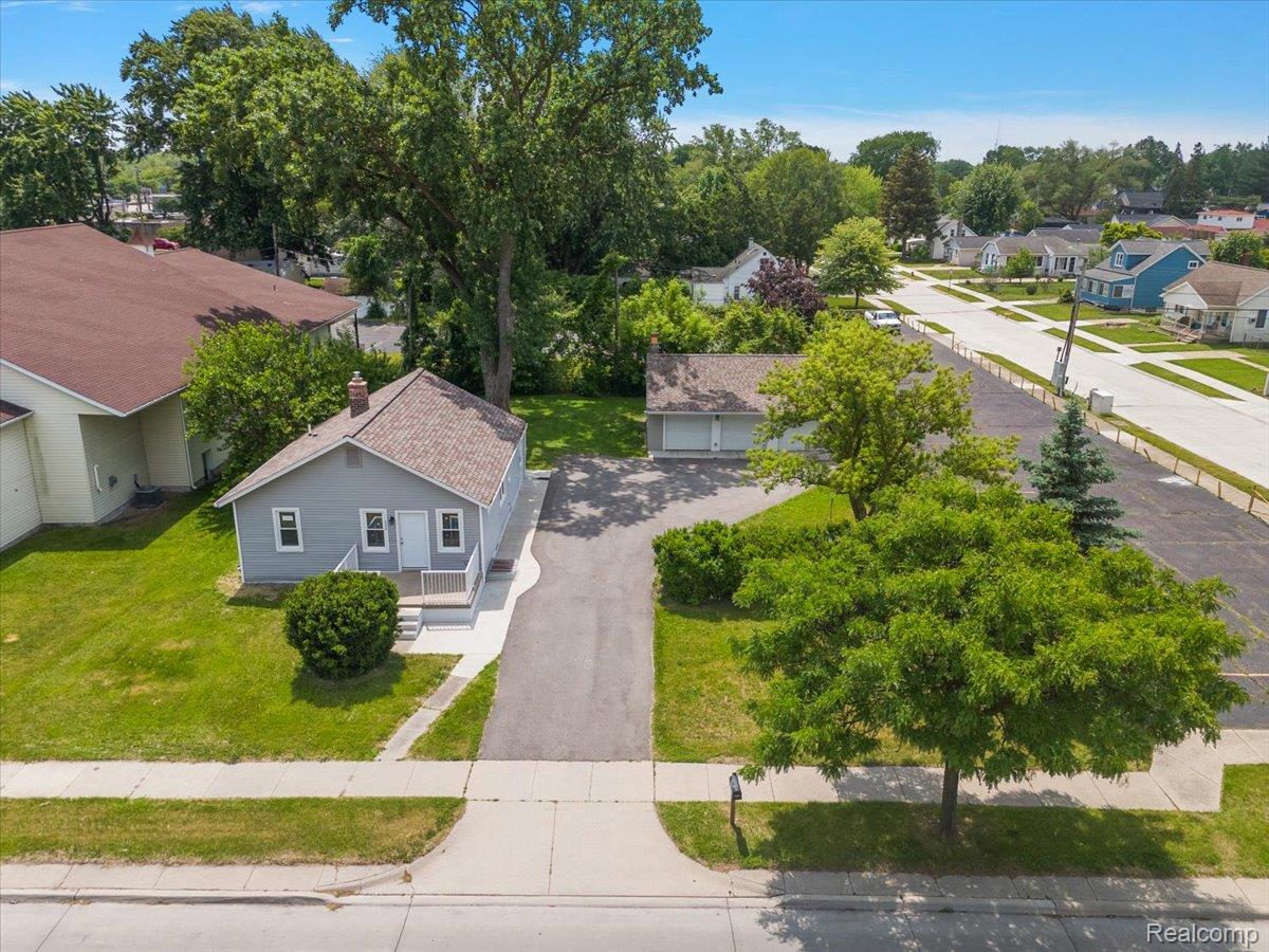 233 W 11 Mile Road