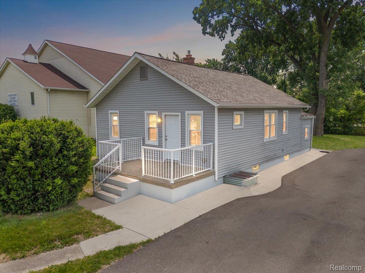 233 W 11 Mile Road