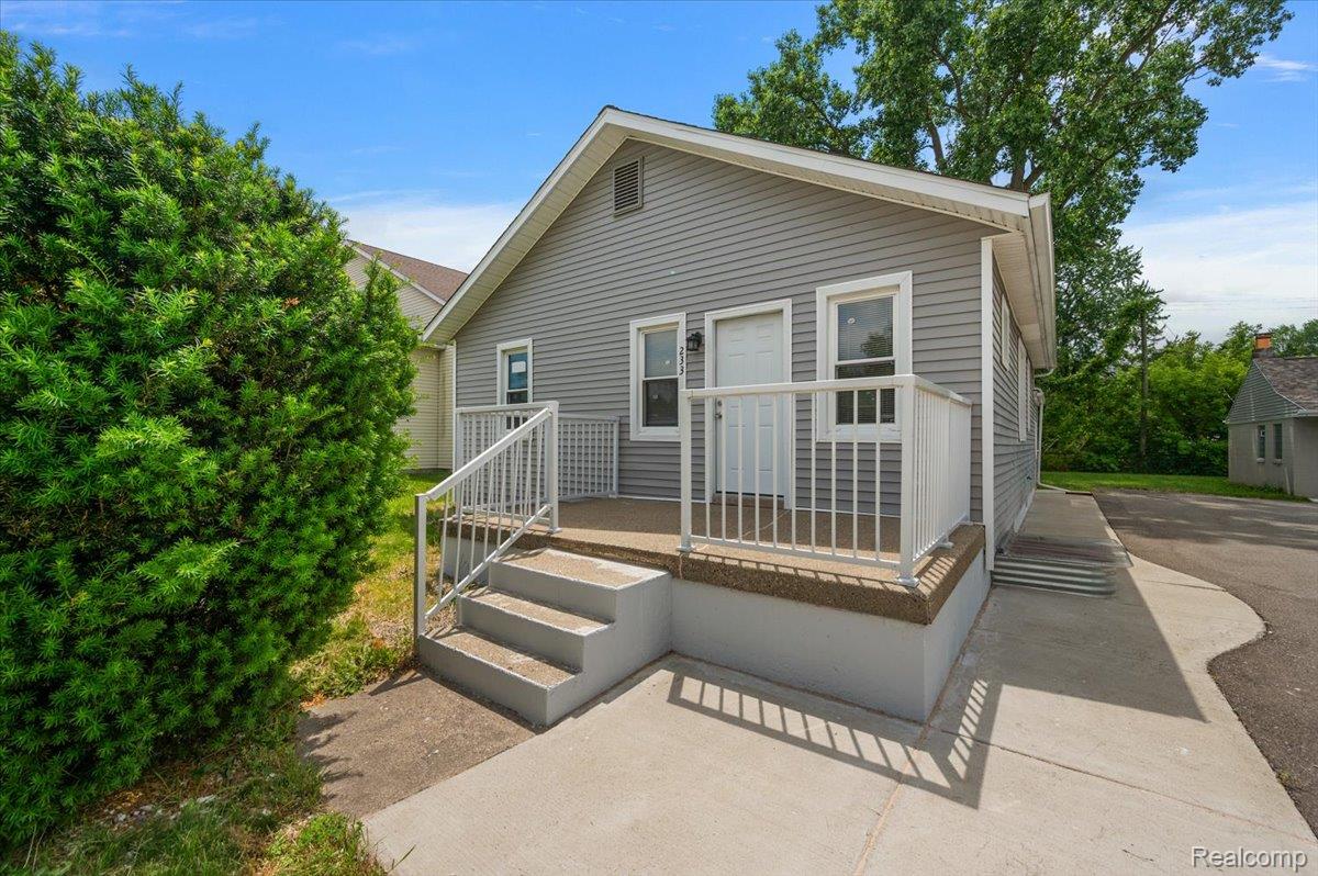 233 W 11 Mile Road