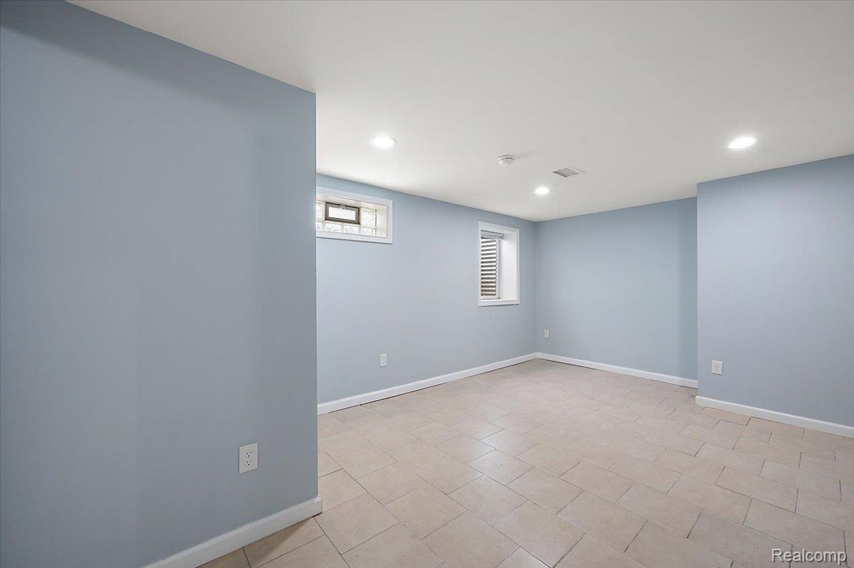 233 W 11 Mile Road