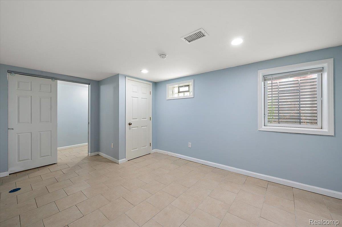 233 W 11 Mile Road