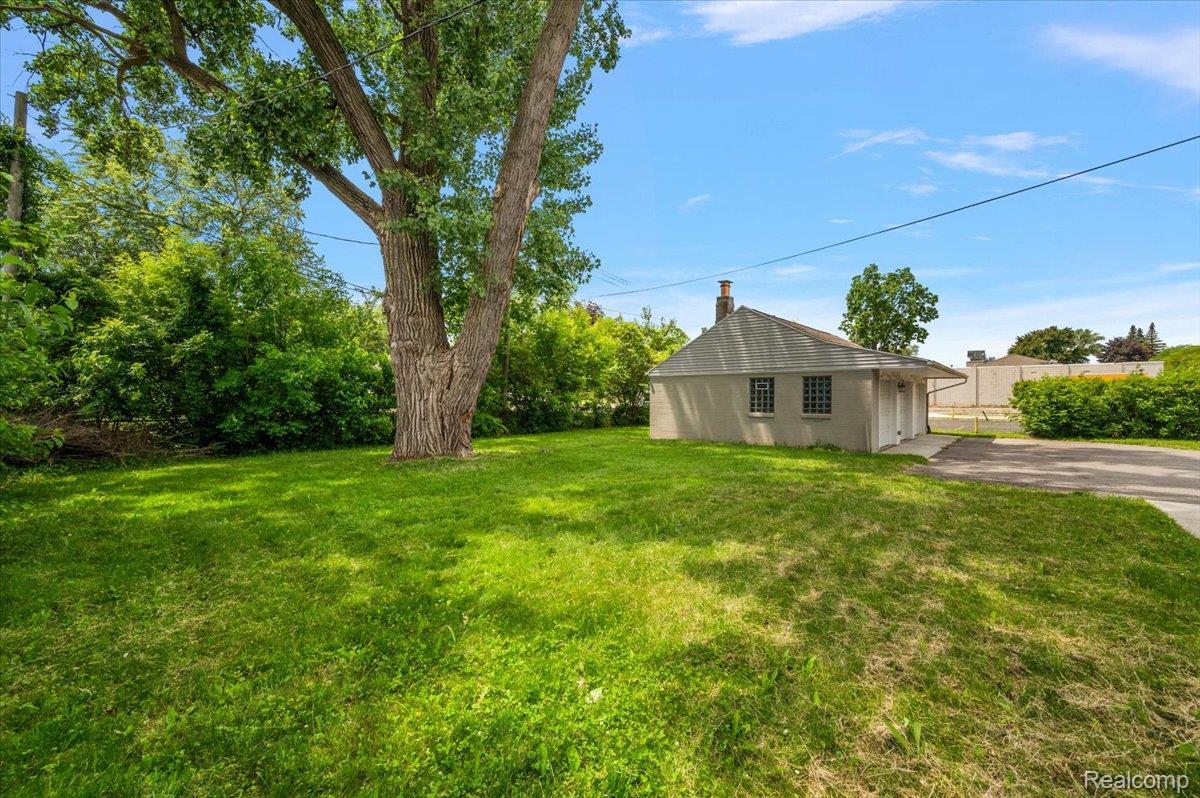 233 W 11 Mile Road