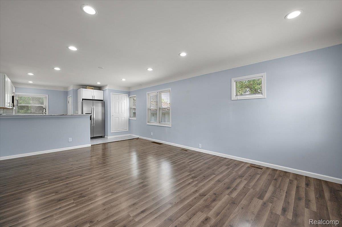 233 W 11 Mile Road