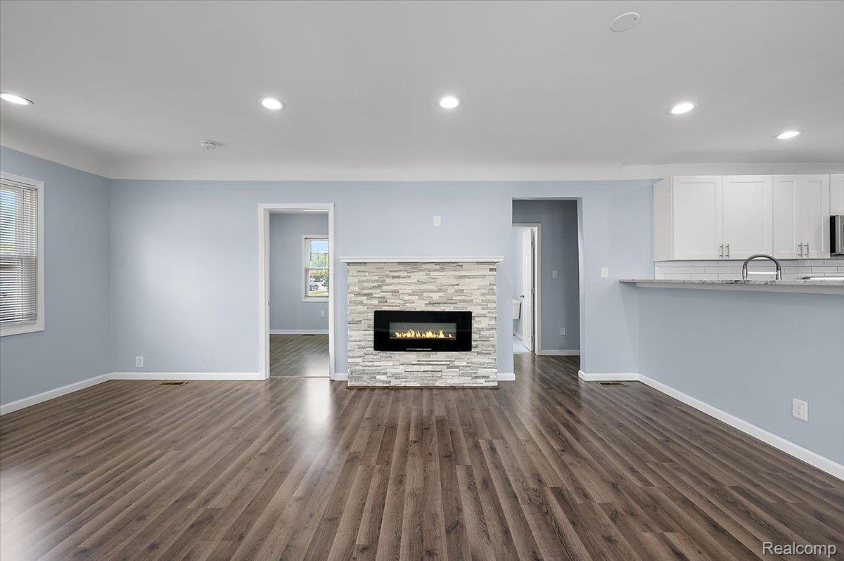 233 W 11 Mile Road