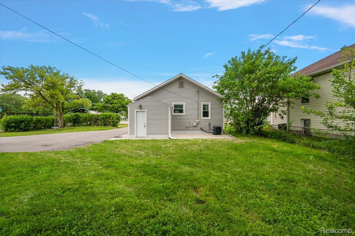 233 W 11 Mile Road