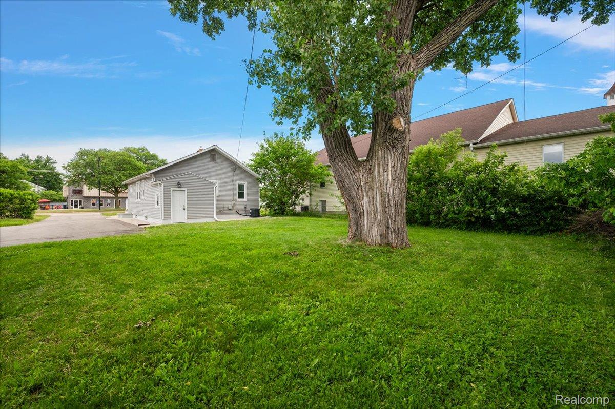 233 W 11 Mile Road