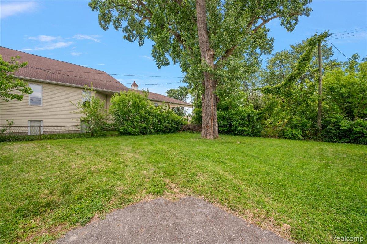 233 W 11 Mile Road