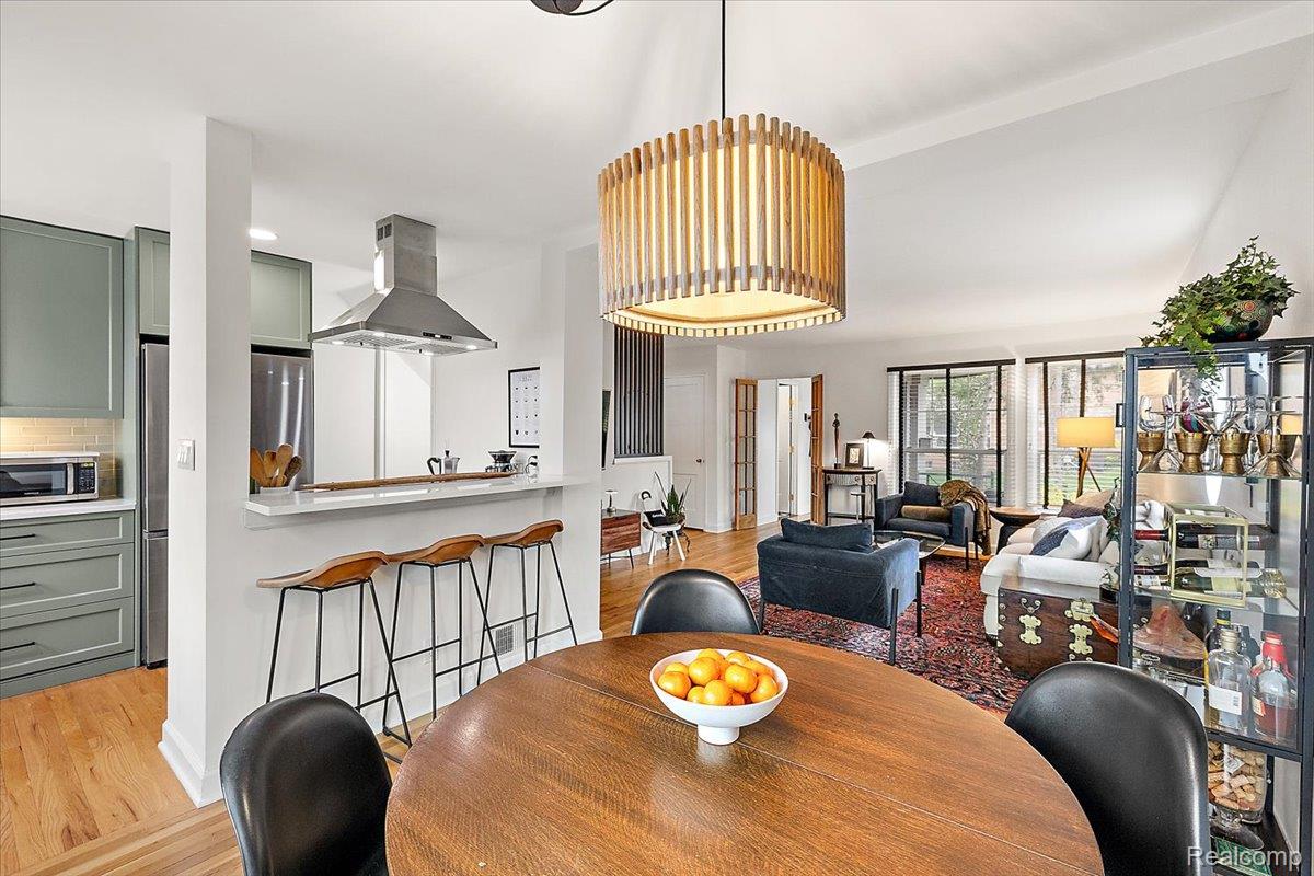 1077 N Old Woodward Avenue