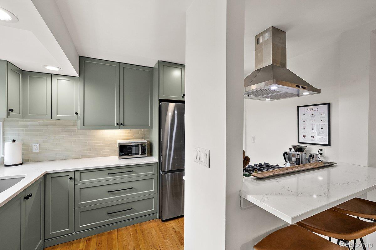 1077 N Old Woodward Avenue