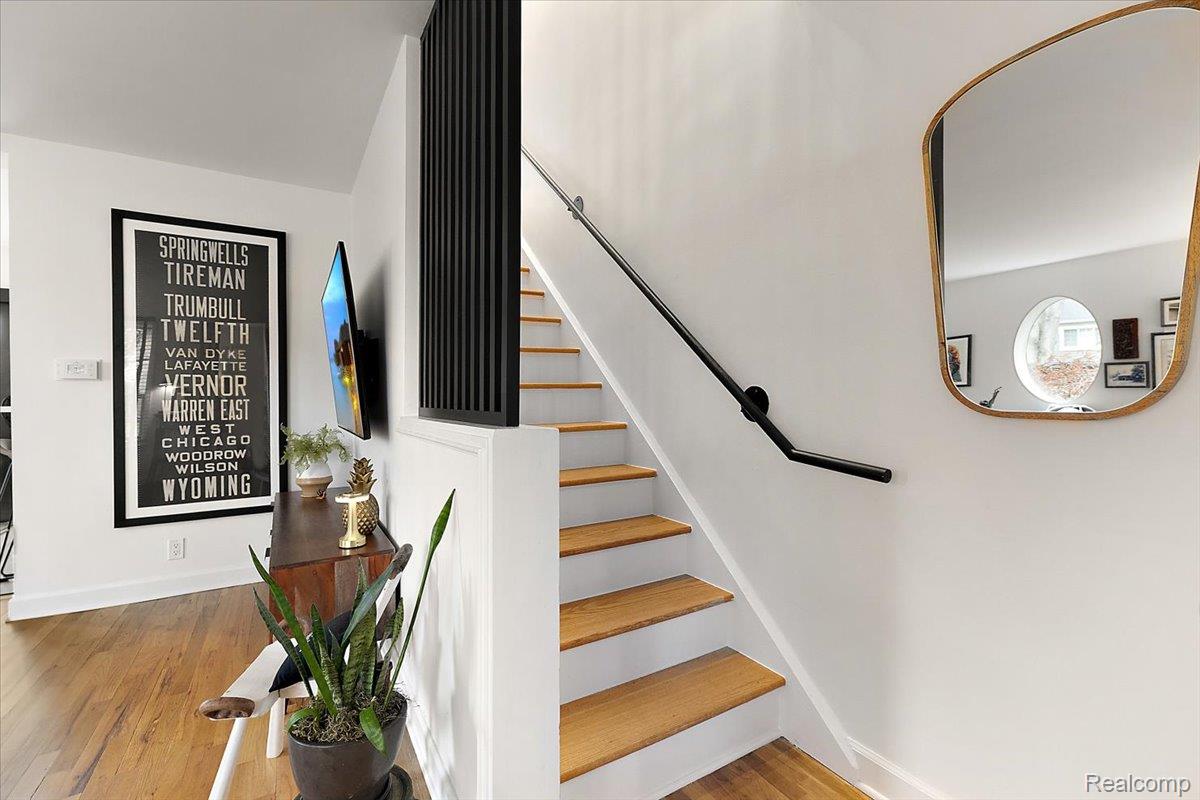 1077 N Old Woodward Avenue