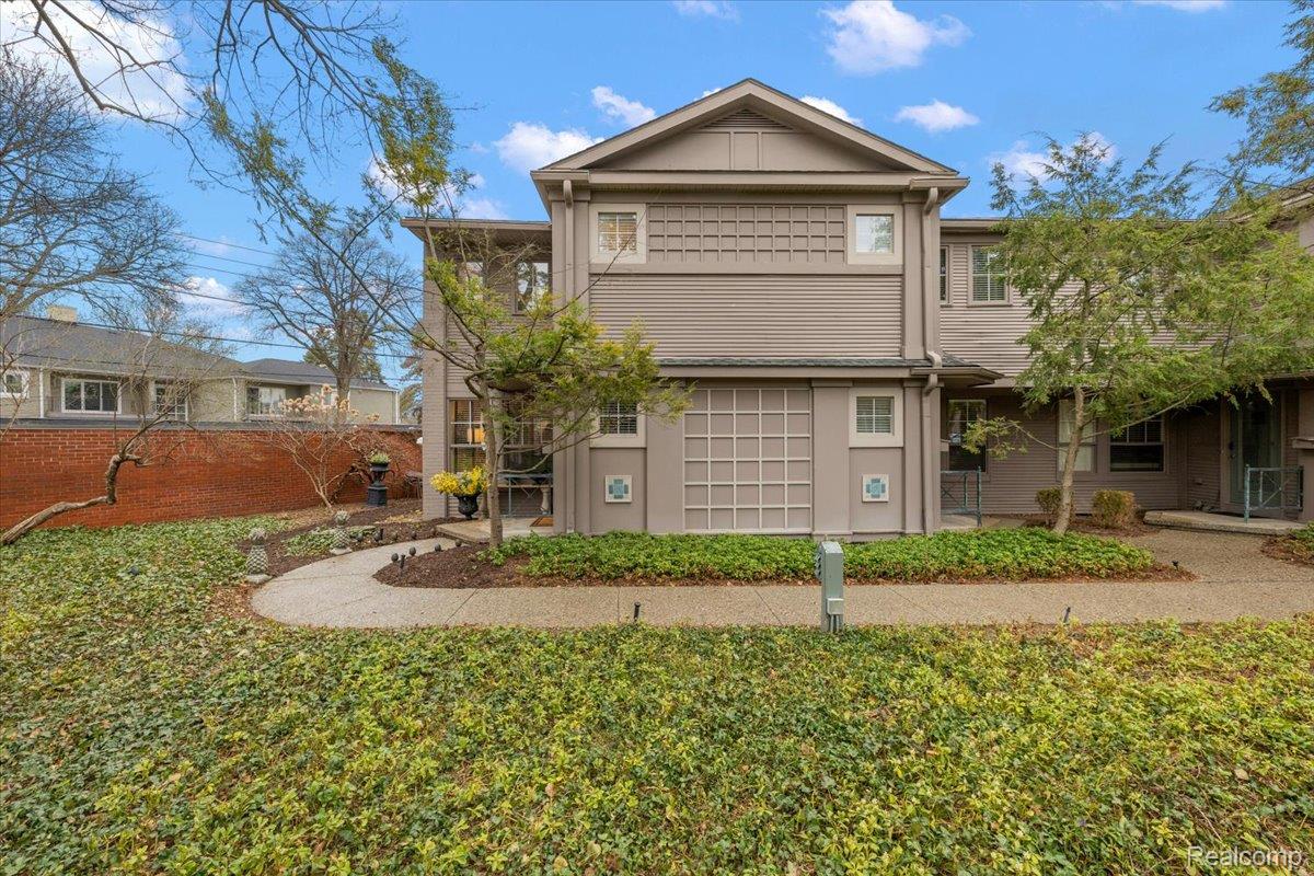 1077 N Old Woodward Avenue