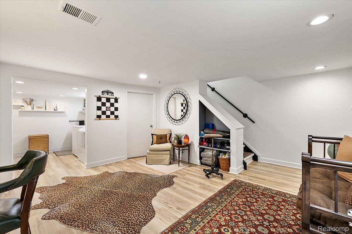 1077 N Old Woodward Avenue