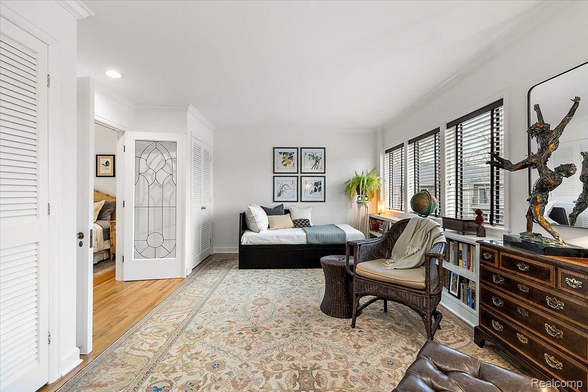 1077 N Old Woodward Avenue