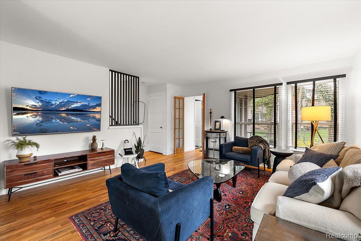 1077 N Old Woodward Avenue