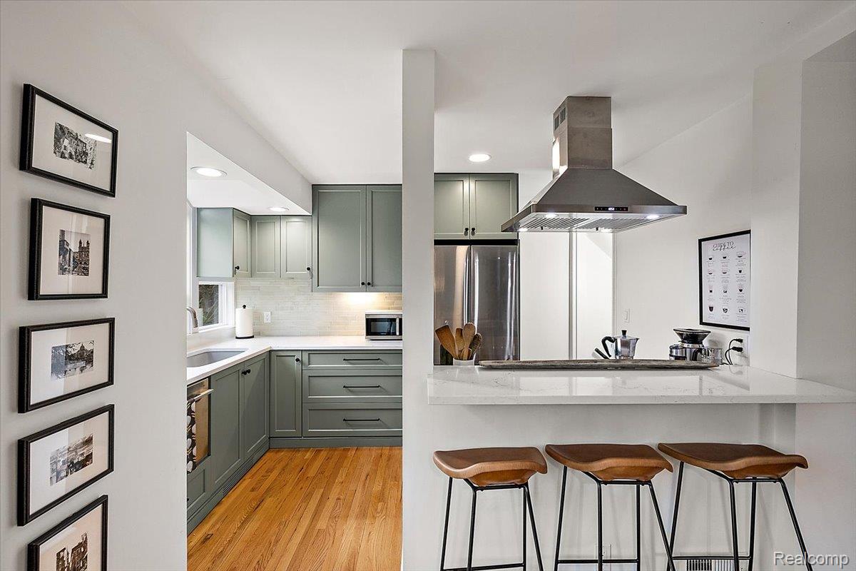 1077 N Old Woodward Avenue