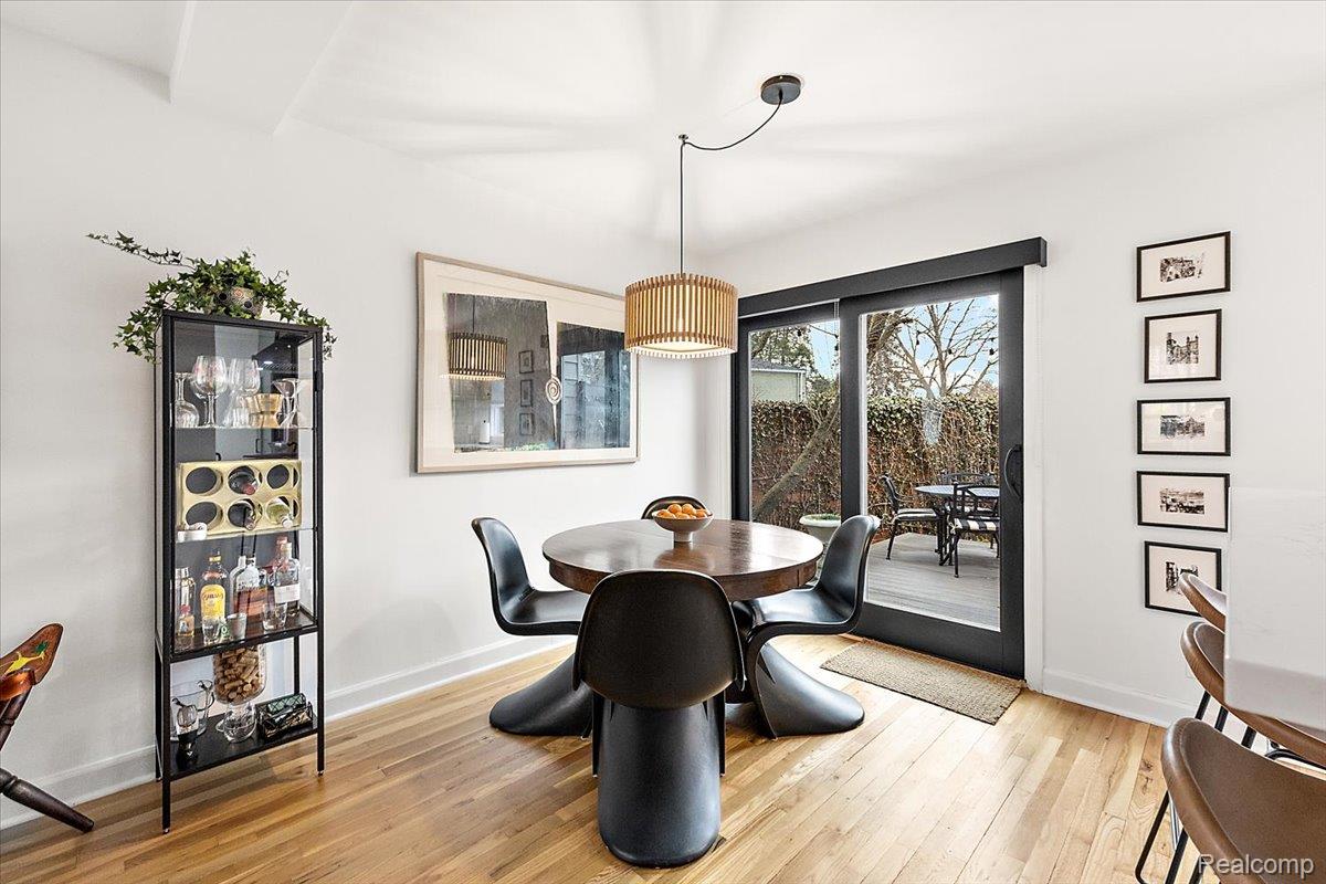 1077 N Old Woodward Avenue