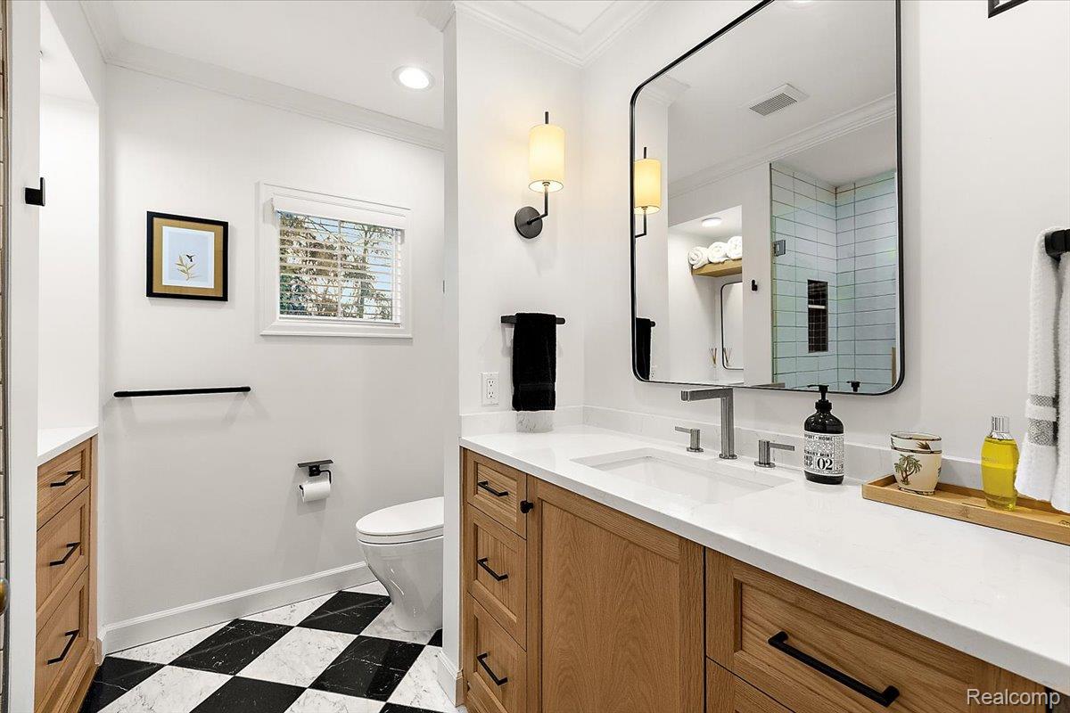 1077 N Old Woodward Avenue