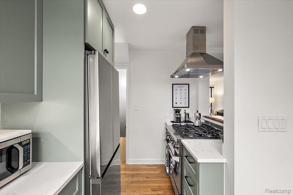 1077 N Old Woodward Avenue