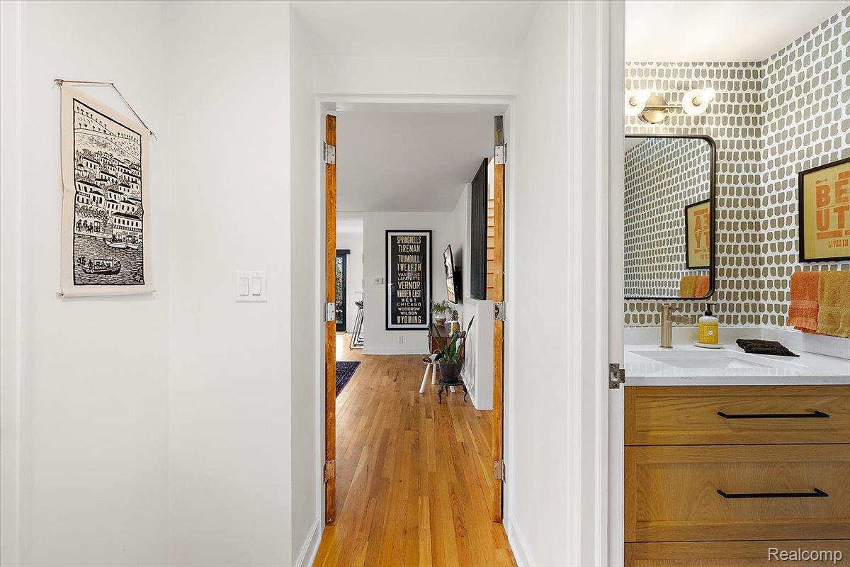 1077 N Old Woodward Avenue