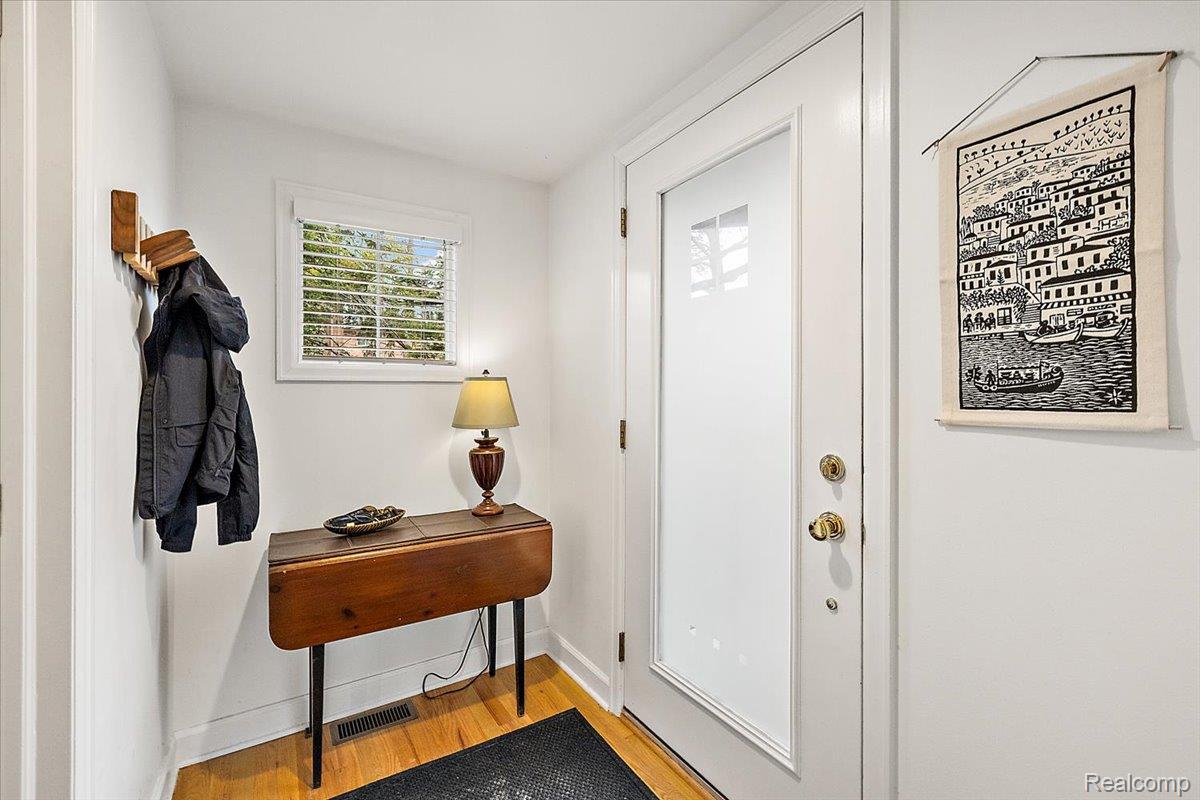 1077 N Old Woodward Avenue