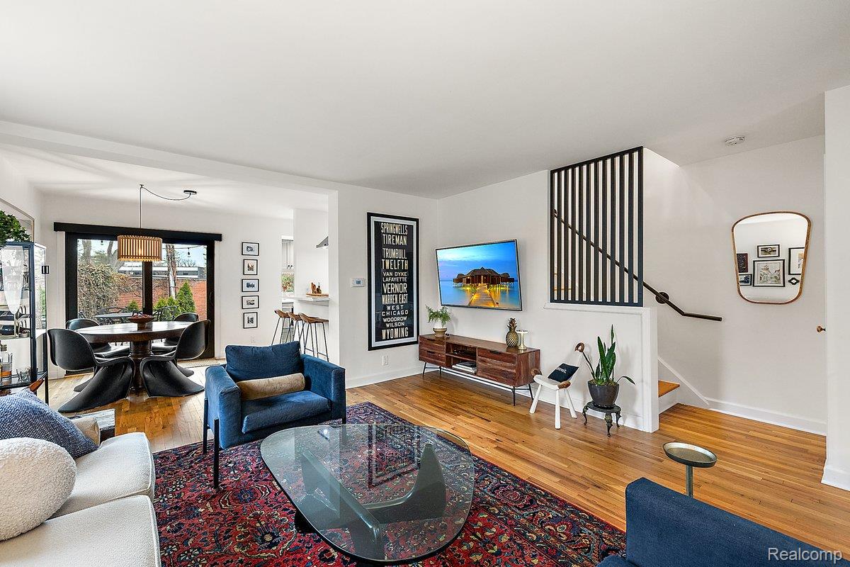 1077 N Old Woodward Avenue