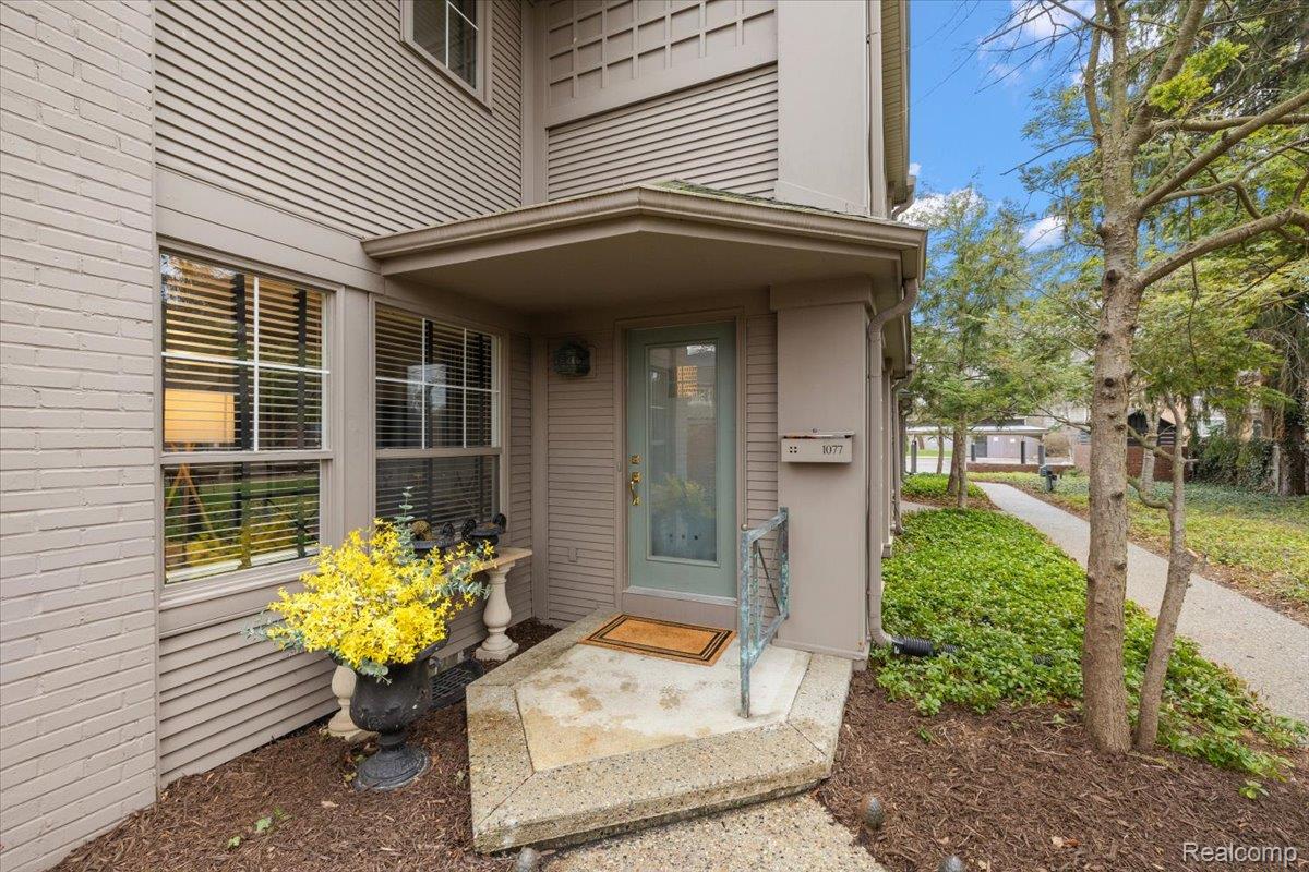 1077 N Old Woodward Avenue