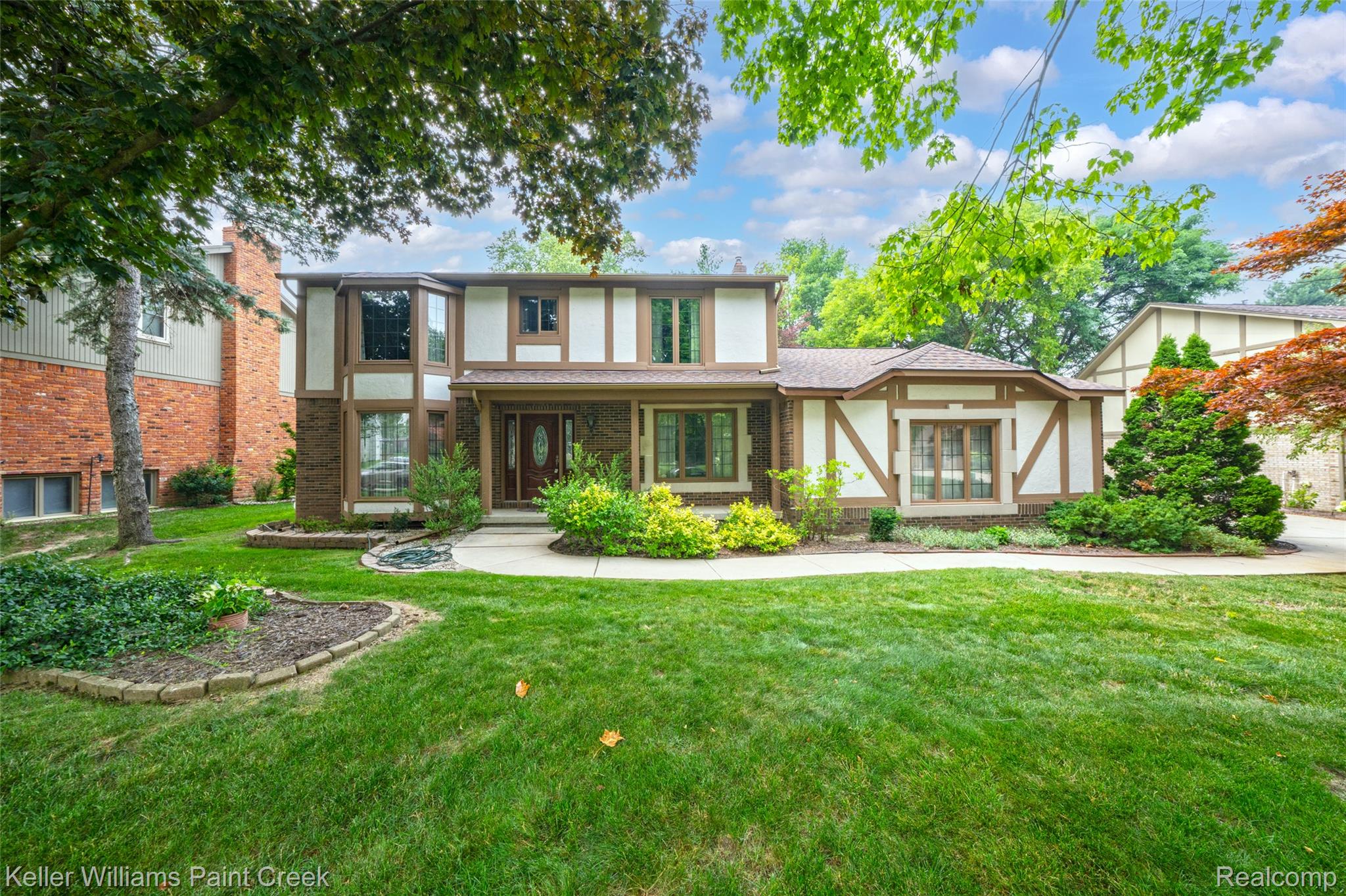 1077 Maple Leaf Drive