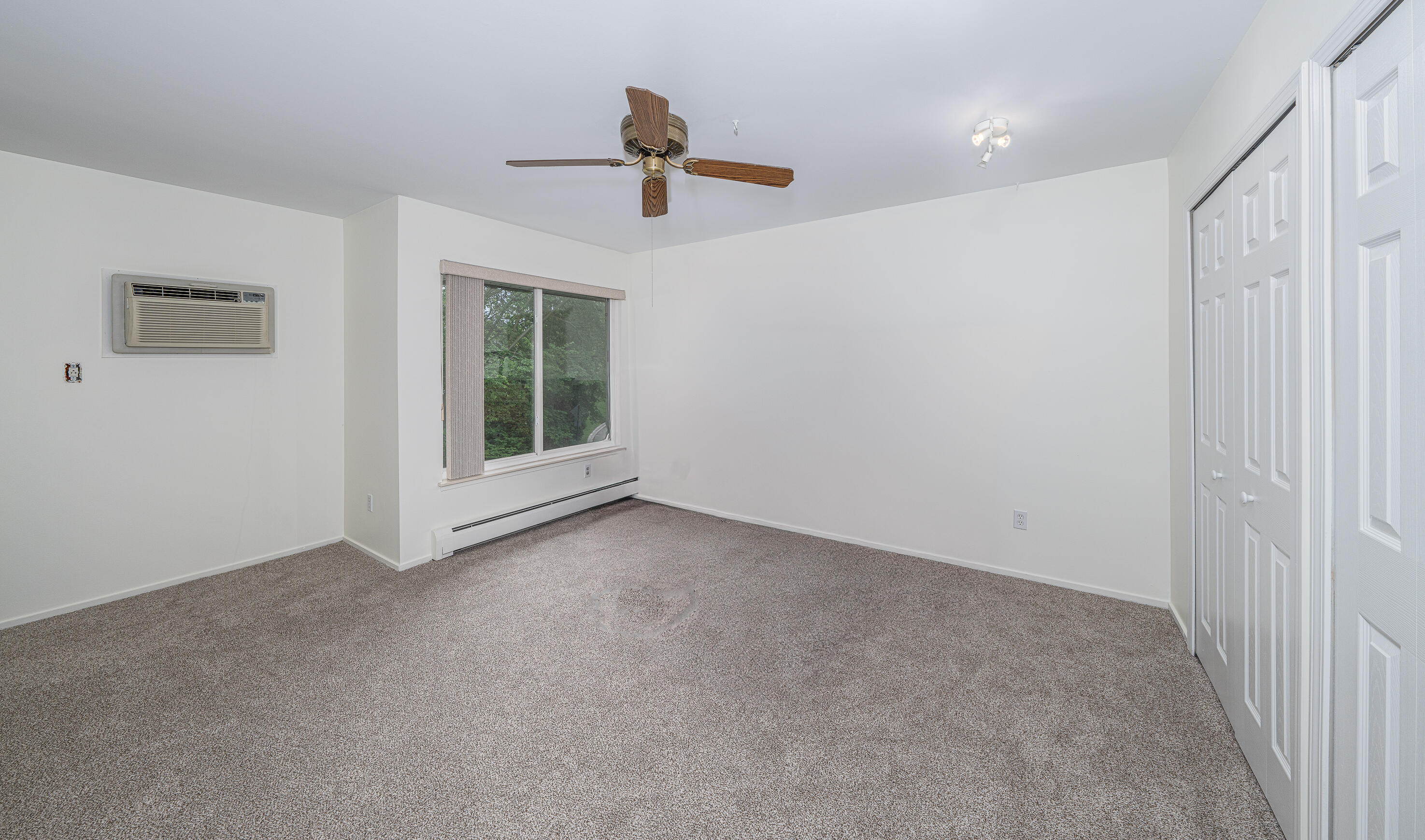 32010 Grand River Avenue 16