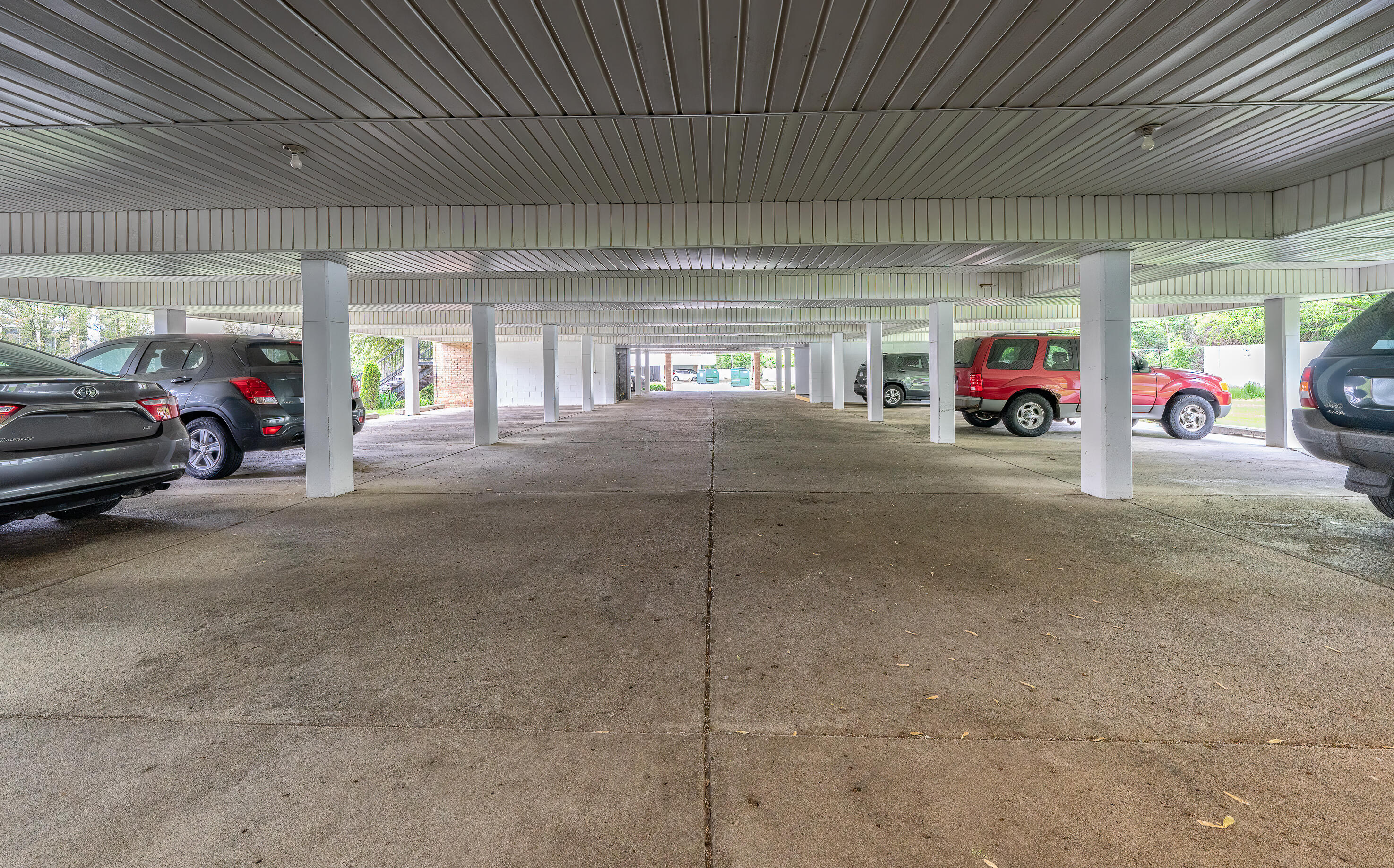 32010 Grand River Avenue 16