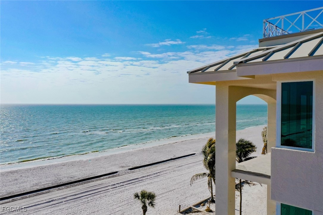 5480 Estero BLVD 401