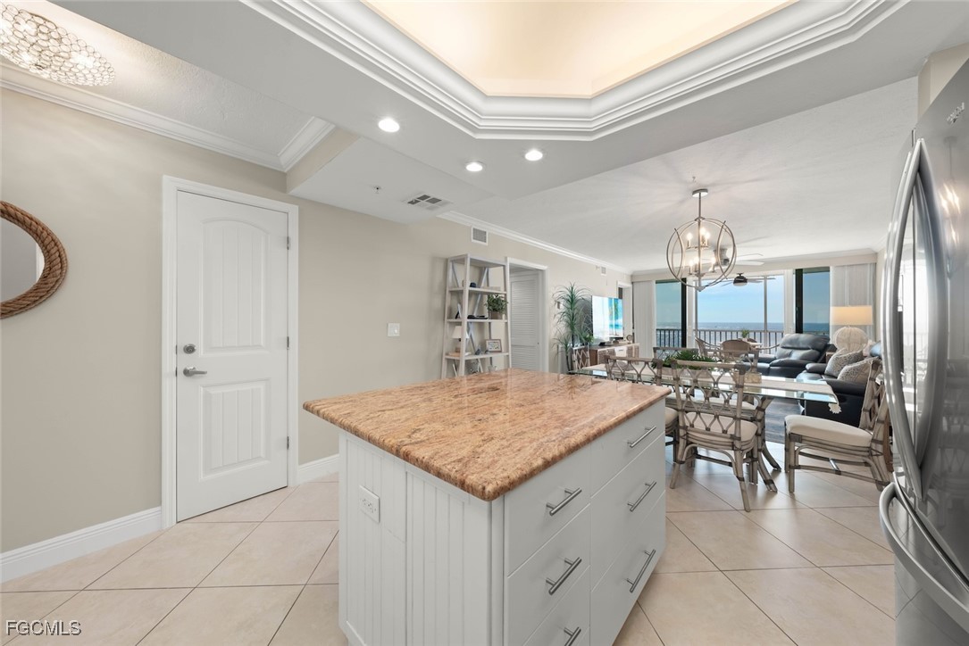 250 Estero BLVD 402